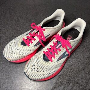 Brooks Women’s Hyperion Tempo Size 9.5B